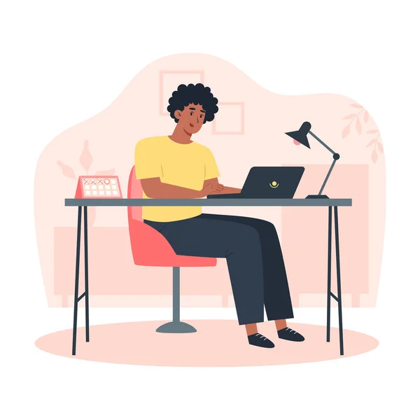 Ofiste oturan mutlu erkek işçi, gündüzleri üretkenlik.