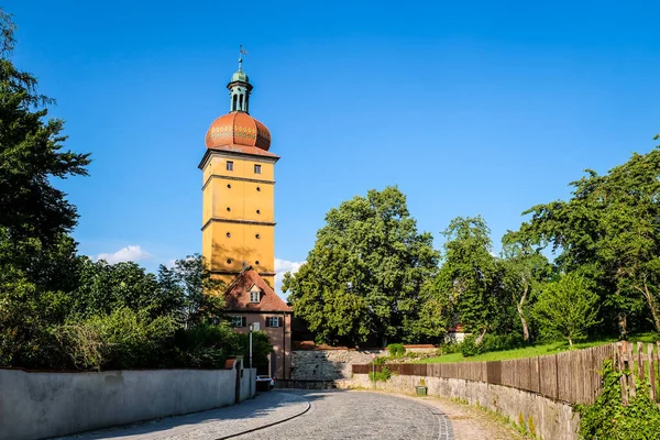 Dinkelsbuhl, Tyskland - 2 juli 2021: Gamla stan Dinkelsbuhl, Bayern, Tyskland — Stockfoto