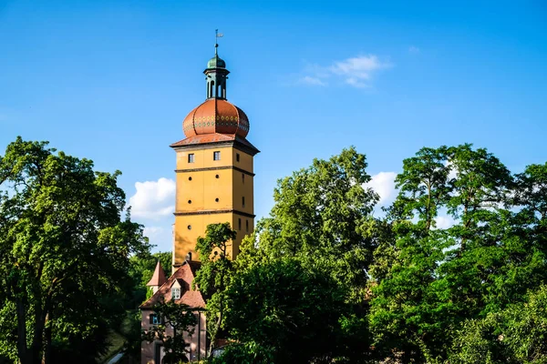 Dinkelsbuhl, Tyskland - 2 juli 2021: Gamla stan Dinkelsbuhl, Bayern, Tyskland — Stockfoto