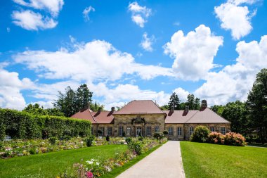 Bayreuth, Almanya 'daki Hermitage bahçesindeki eski saray. Seçici odak