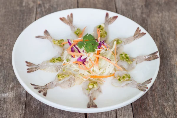 Salad with fresh shrimps — Stock Photo, Image