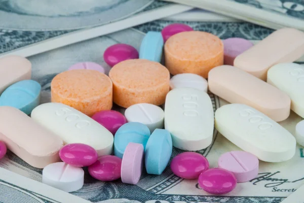 Багато барвистих лікарських засобів — стокове фото