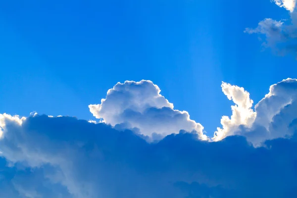 Nubes y sol — Foto de Stock