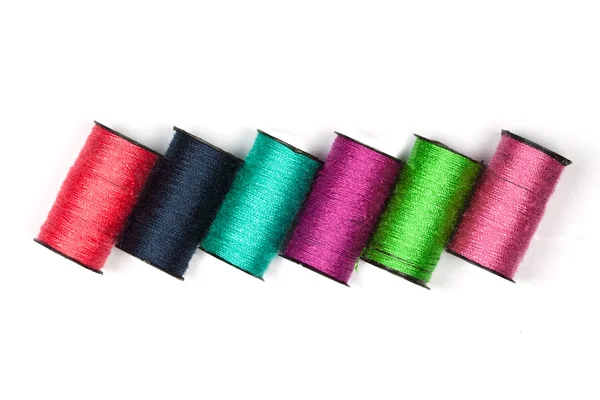 Carretes de hilos de colores — Foto de Stock