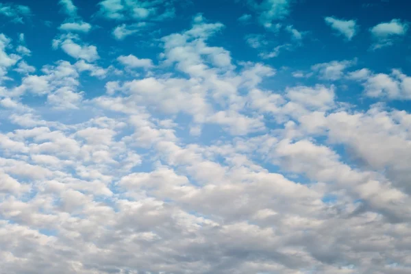 Cielo azul con nube — Foto de Stock