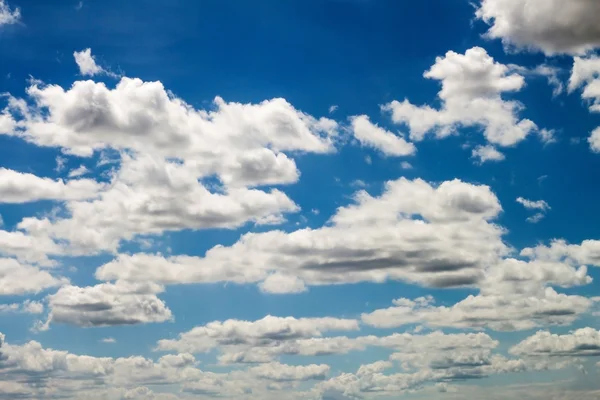 Cielo azul con nube — Foto de Stock