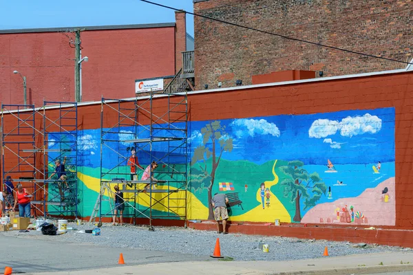 Saint John Canada July 2015 Volunteers Paint Mural Side Building — Stock Photo, Image