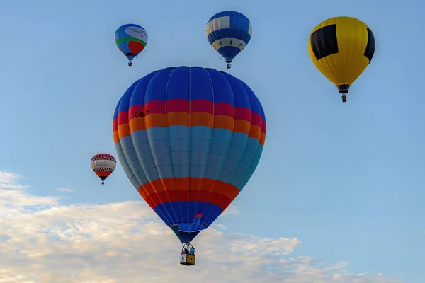 Sussex Kanada September 2016 Lima Balon Udara Panas Berwarna Naik Stok Gambar Bebas Royalti