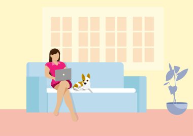 Genç kadınlar evde kalıp, sevgili köpeğinizle koltukta oturup COVID-19 salgını konseptlerini önemserler.
