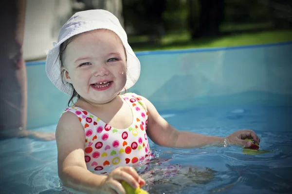 Niña jugando — Foto de Stock