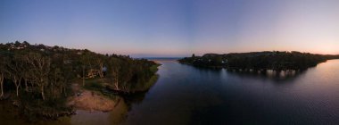 Central Coast, NSW, Avustralya 'daki Copacabana Gölünde Hava Günbatımı Waterscape.