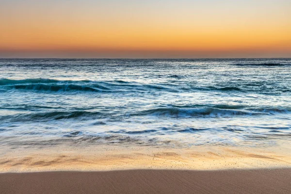 Paisaje Marino Amanecer Con Cielos Despejados Rocas Playa Macmasters Beach — Foto de Stock