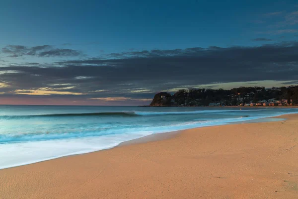 Alba Invernale Sulla Spiaggia Avoca Beach Sulla Costa Centrale Nsw — Foto Stock