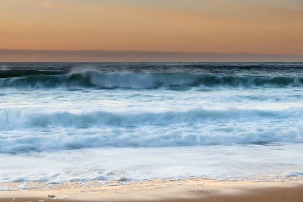 Mañana Invierno Junto Mar Con Olas Una Mínima Nube Luz — Foto de Stock