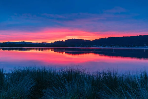 Восход Солнца Отражения Водный Пейзаж Высоким Облаком Вай Вай Набережной — стоковое фото