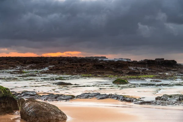 Bedeckter Sonnenaufgang North Avoca Beach Der Zentralküste Nsw Australien — Stockfoto