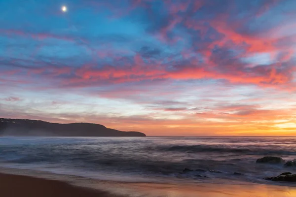 구름들 분홍빛 주황색 오스트레일리아 Nsw 비치로부터 — 스톡 사진
