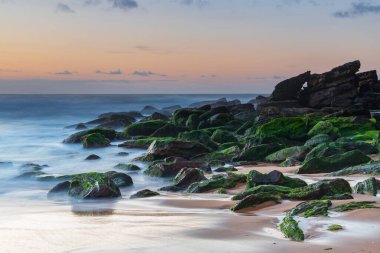 Central Coast, NSW, Avustralya 'daki Killcare Sahili' nde gün doğumu.
