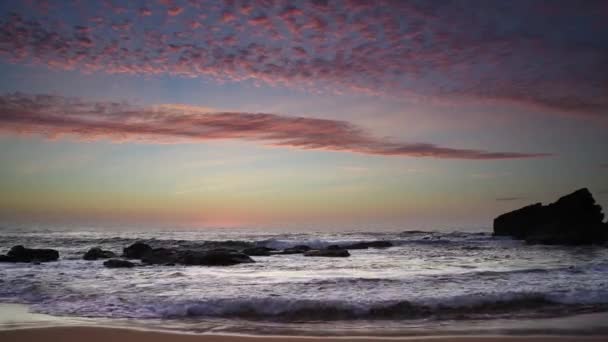 Hoge Wolken Boven Zee Een Mooie Zonsopgang Zeegezicht Van Killcare — Stockvideo