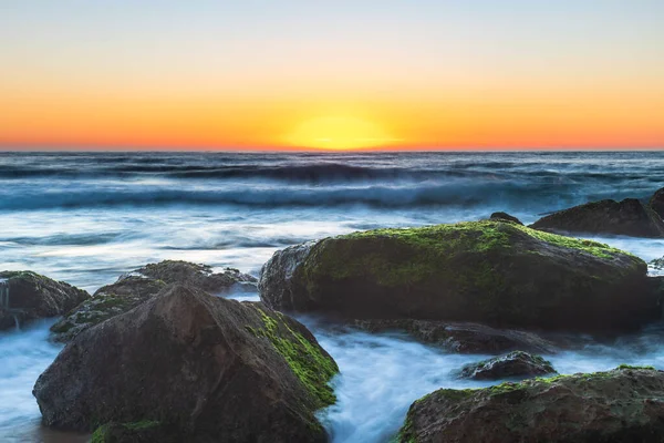 Morze Mgłą Mgłą Plaży Killcare Środkowym Wybrzeżu Nsw Australia — Zdjęcie stockowe