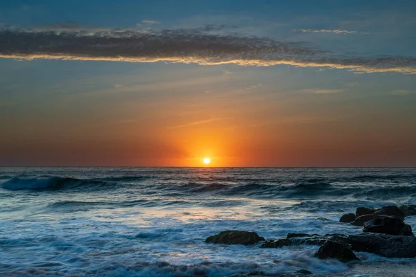 Nuvole Alte Sul Mare Bel Paesaggio Marino All Alba Killcare — Foto Stock