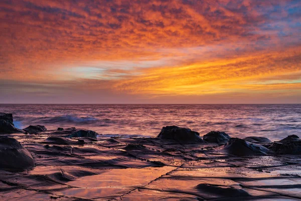 Colourful Sunrise Seascape High Cloud Tessellated Rock Platform North Avoca — Stock Photo, Image