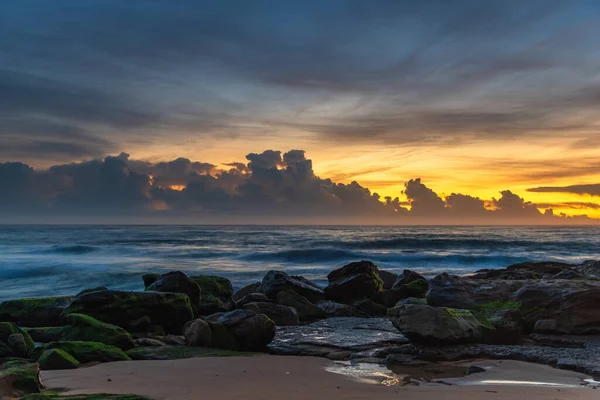 High Clouds Drift Cloud Bank Horizon Sunrise Seascape Killcare Beach — Stock Photo, Image