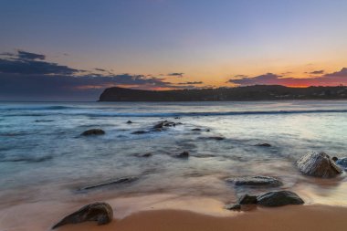 Central Coast, NSW, Avustralya 'da Copacabana' da deniz kenarında gün batımı.