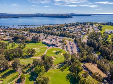 10. vuruştan itibaren Catalina Golf Sahası üzerinde sabah görüşü. Catalina, Güney Sahili, NSW, Avustralya. 11 Ocak 2021 'de çekildi..