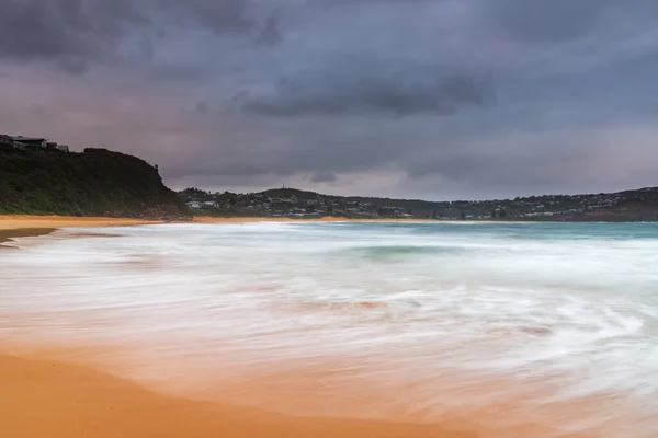 Alba Nuvolosa Mare Macmasters Beach Sulla Costa Centrale Nsw Australia — Foto Stock