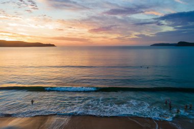 Umina Plajı 'nda yaz sabahı Central Coast, NSW, Avustralya' da..