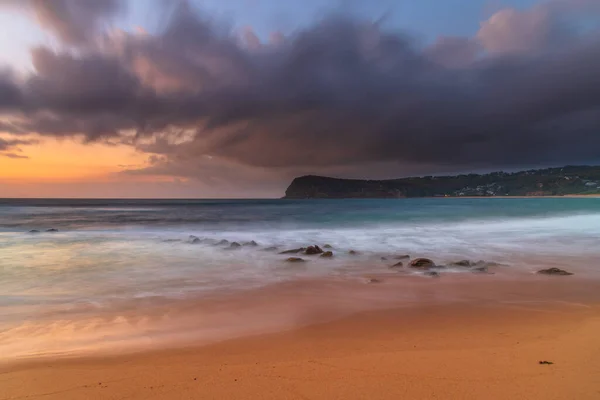 Moody Sunrise Seascape Con Nuvole Copacabana Sulla Costa Centrale Nsw — Foto Stock