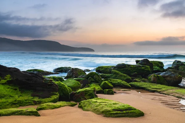 Napfelkelte Látvány Ködös Lágy Felhőkkel Killcare Beach Central Coast Nsw — Stock Fotó