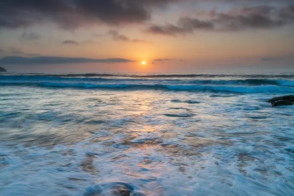 Sunrise Sea Pejzaż Mgłą Miękkie Chmury Plaży Killcare Central Coast — Zdjęcie stockowe