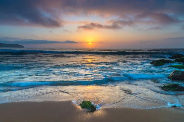 Sonnenaufgang Mit Dunst Und Weichen Wolken Killcare Beach Der Central — Stockfoto