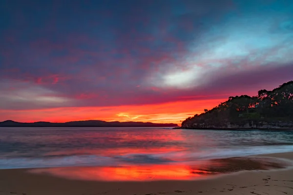 Sunrise Seascape Cloud Filled Sky Pearl Beach Central Coast Nsw — Fotografia de Stock