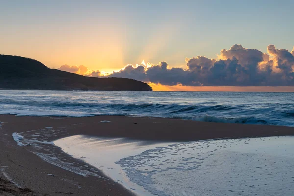 Sunrise Θαλασσογραφία Cloud Bank Στο Killcare Beach Στην Κεντρική Ακτή — Φωτογραφία Αρχείου