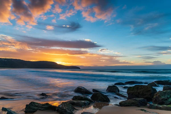 Paysage Marin Lever Soleil Avec Mélange Nuages Hauts Bas Produisant — Photo