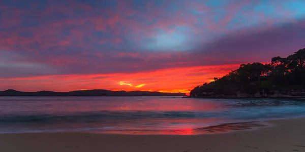 Sunrise Sea Cape Cloud Filled Sky Pearl Beach Central Coast — Foto Stock