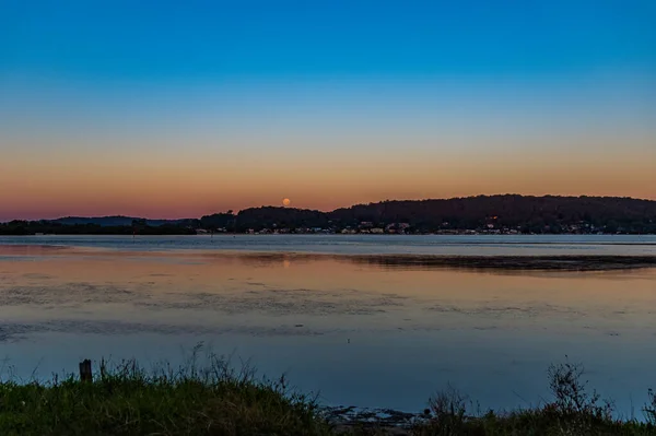 Pembe Süper Dolunay Gelmek Üzere Gece Woy Woy Nsw Avustralya — Stok fotoğraf