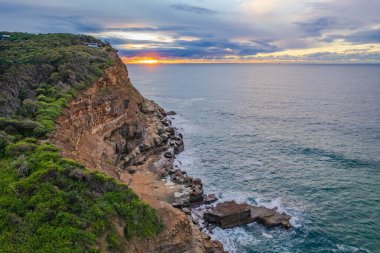 Kuzey Avoca Sahili 'nden Kış Gündoğumu Deniz Burnu Central Coast, NSW, Avustralya.
