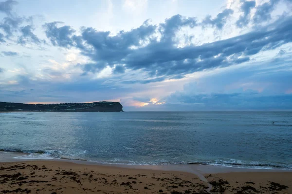 Salida Del Sol Paisaje Marino Con Surfistas Piscina Mar Cabecera — Foto de Stock