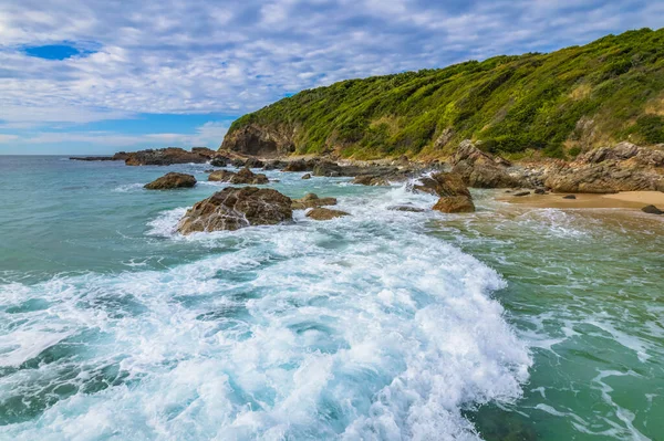 Barrington kıyısındaki Forster 'da bir mil plajı, NSW, Avustralya.