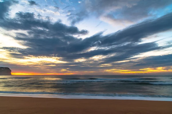 Napfelkelte Tengerpart Magas Felhő Macmasters Beach Központi Parton Nsw Ausztrália — Stock Fotó