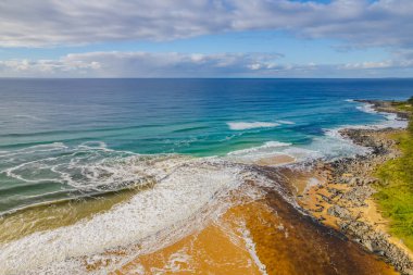 Tuross Head, Avustralya 'nın NSW eyaletinin güney kıyısında bir sahil köyüdür. Moruya ve Narooma şehirleri arasında yer almaktadır..