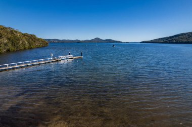 Elizabeth Sahili yakınlarındaki Wallis Gölü 'nün güney ucunda Barrington, NSW, Avustralya' daki Pacific Palms 'taki Booti Booti Ulusal Parkı yer almaktadır..