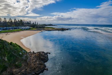 Tuross Head, Avustralya 'nın NSW eyaletinin güney kıyısında bir sahil köyüdür. Moruya ve Narooma şehirleri arasında yer almaktadır..