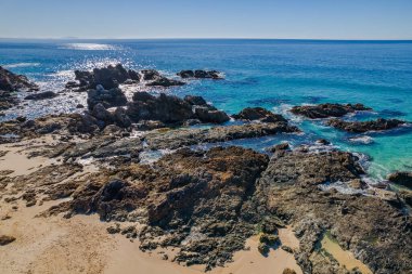 Barrington Sahili, NSW, Avustralya 'daki Forster-Tuncurry' deki Burgess Sahili gündüz görüntüsü.