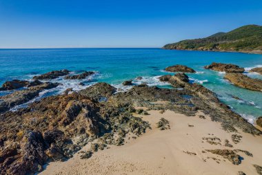 Barrington Sahili, NSW, Avustralya 'daki Forster-Tuncurry' deki Burgess Sahili gündüz görüntüsü.