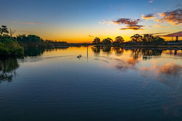 オーストラリア ニューサウスウェールズ州バリントン海岸のフォルスター チュンカレーのオマス湾の水景夕日 — ストック写真